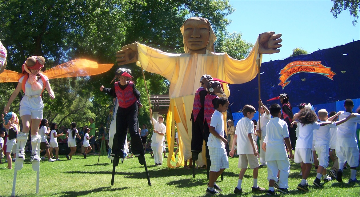 DeltaFusion's Giant Puppets Are Back in Victory Park